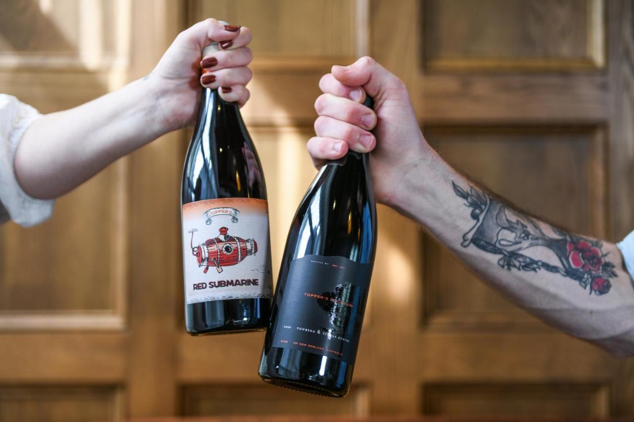Powerhouse Hotel Tamworth By Rydges Extérieur photo Two bottles of wine