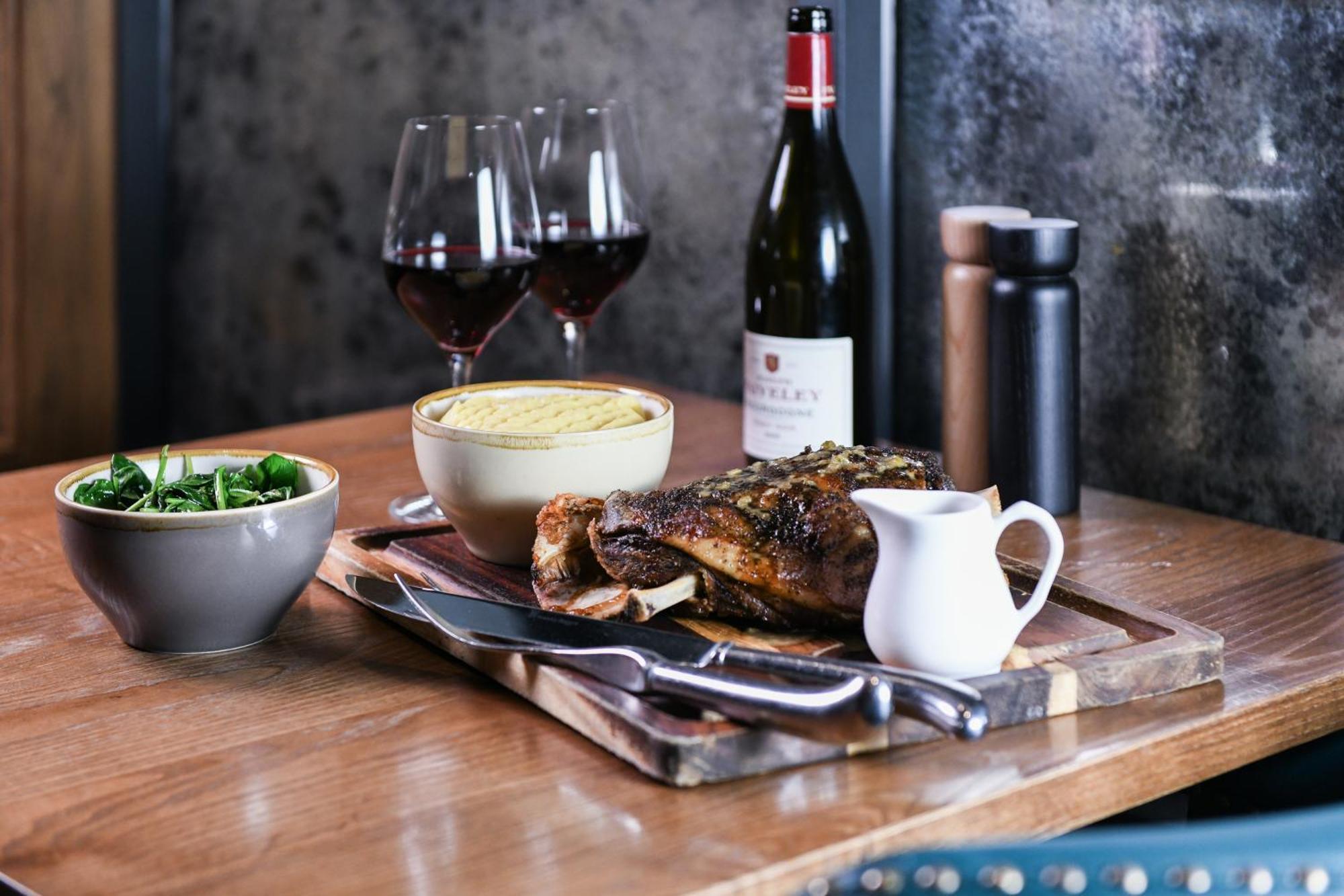 Powerhouse Hotel Tamworth By Rydges Extérieur photo A meal at the restaurant